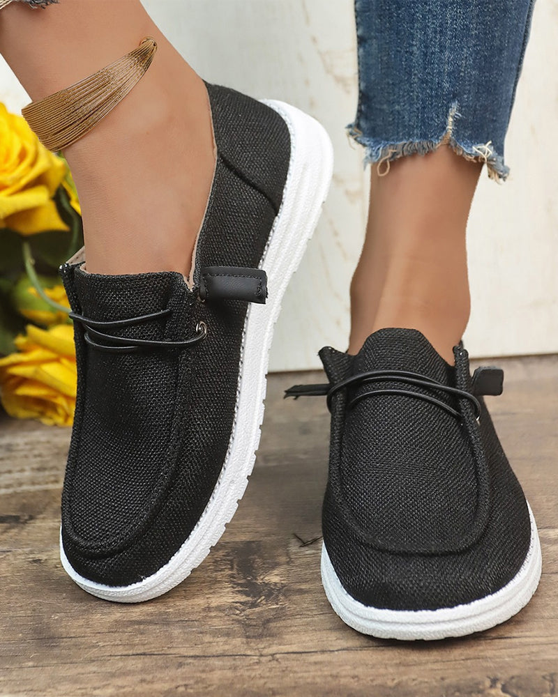 Uformelle slip-on-leiligheter med solid farge