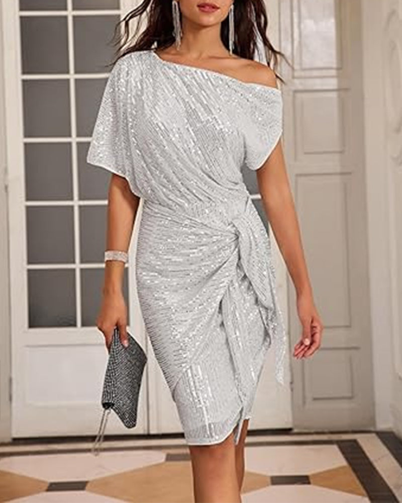 Elegant kjole med V-hals off-shoulder paljett