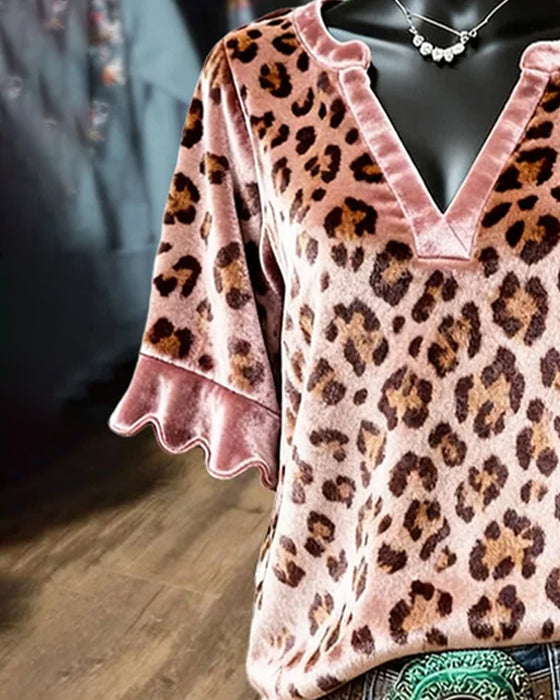 Kortermet Bluse Med V-Utringning Og Leopardprint