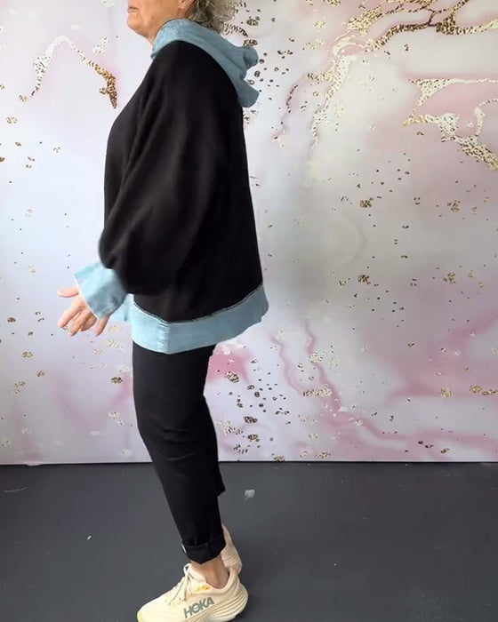 Uformell hettegenser med lanterne i kontrastfarge