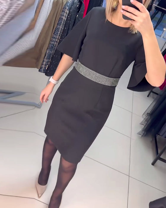 Kjole Rund Hals Utsvingt Halv Erme Midje