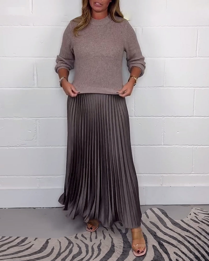 Uformell plissert kjole med patchwork i kontrastfarger