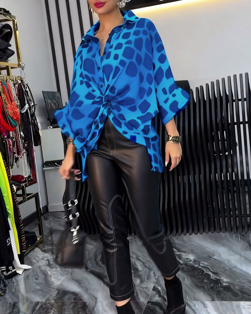 Temperamentbluse med leopardmønster i jakkeslag