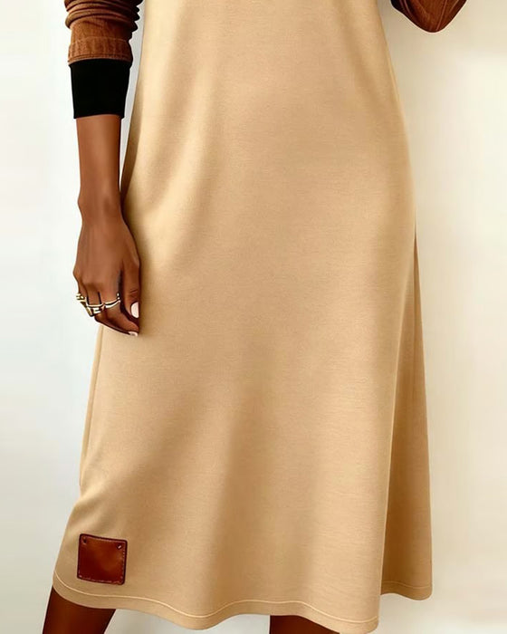 Stilfull Kjole Med Hette Og Kontrastfarger