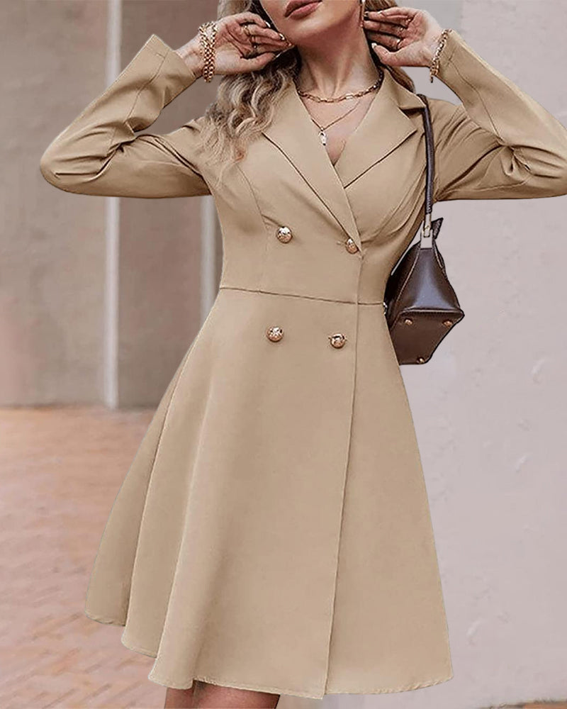 Elegant kjole med knapper