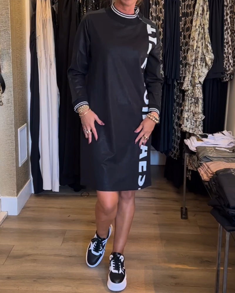 Uformell kjole med bokstavtrykk