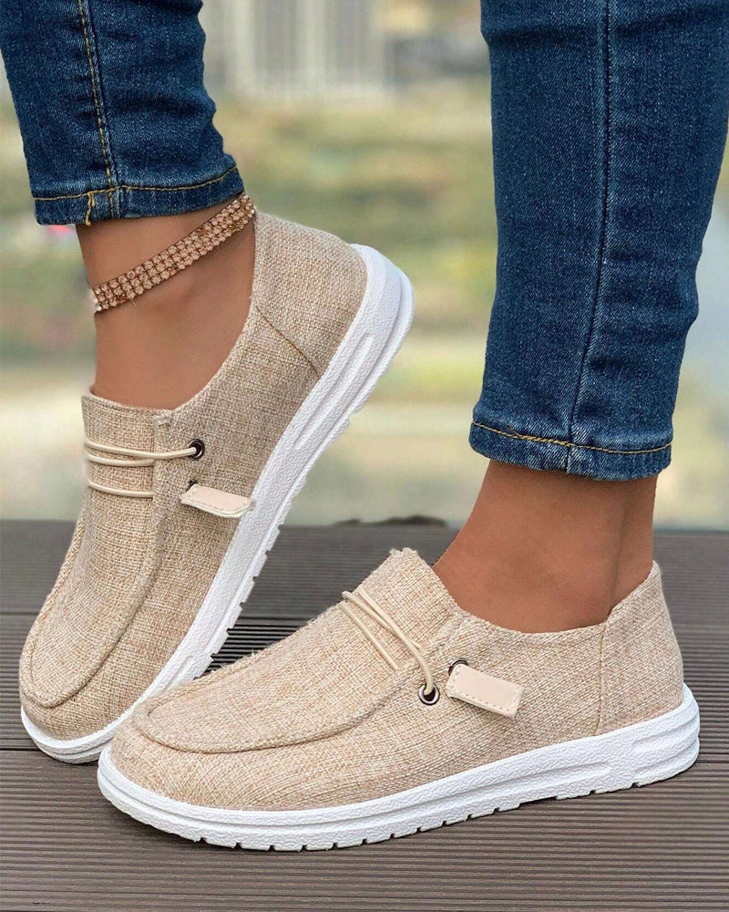 Uformelle slip-on-leiligheter med solid farge