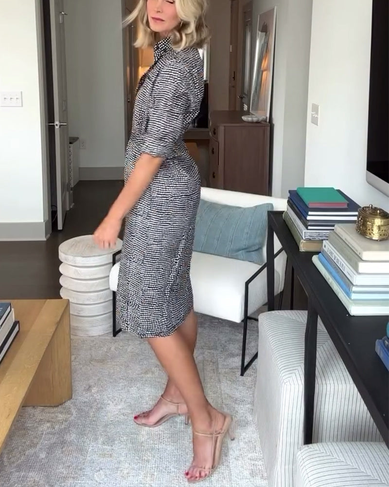 Printet kjole med jakkeslag og knapper