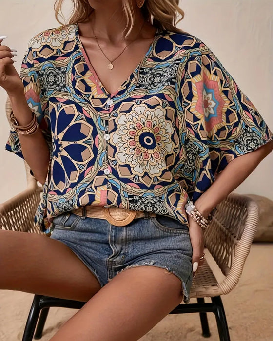 Bluse med halvermet knapper med V-hals og retrotrykk