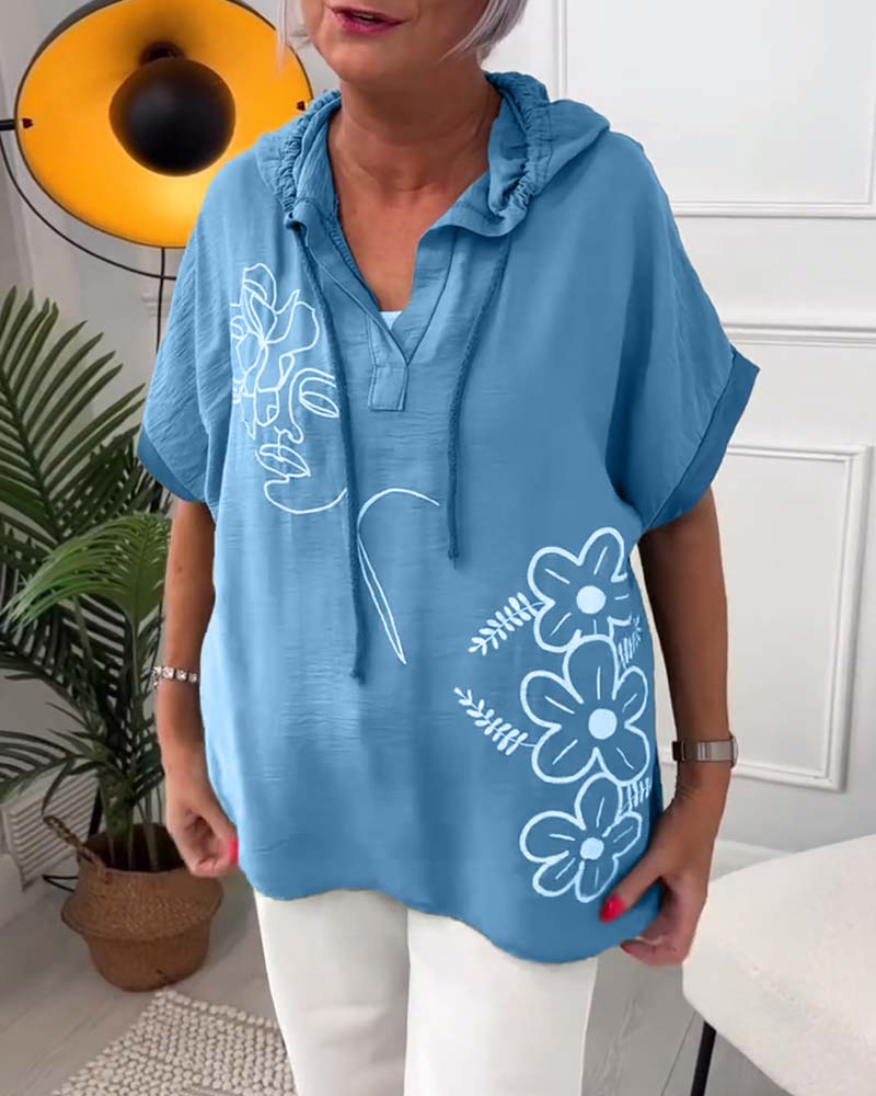 Uformell hettebluse med korte ermer med blomstertrykk