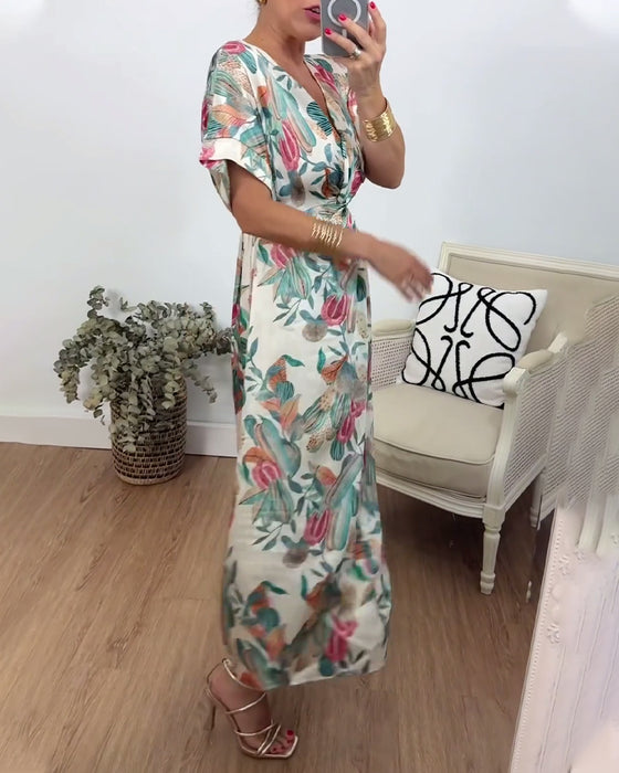 Elegant kjole med v-hals med botanisk trykk
