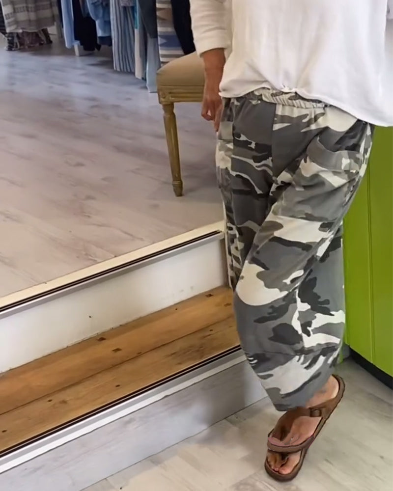Uformelle lommebukser med kamuflasjetrykk
