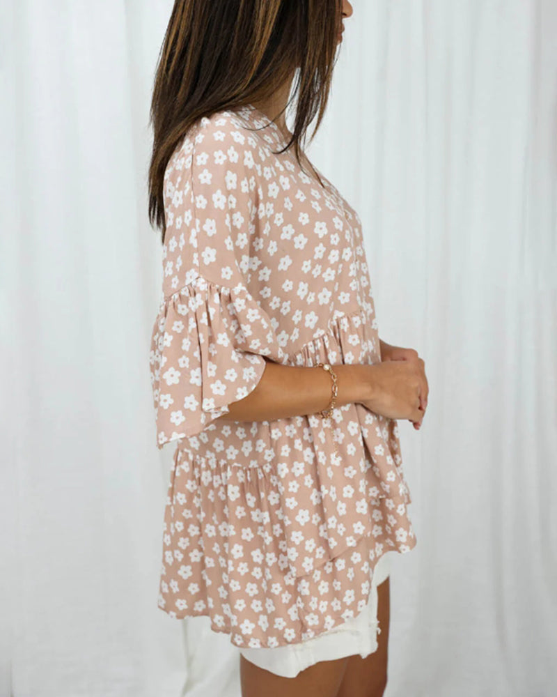Blomstret bluse med V-hals klokkeermer