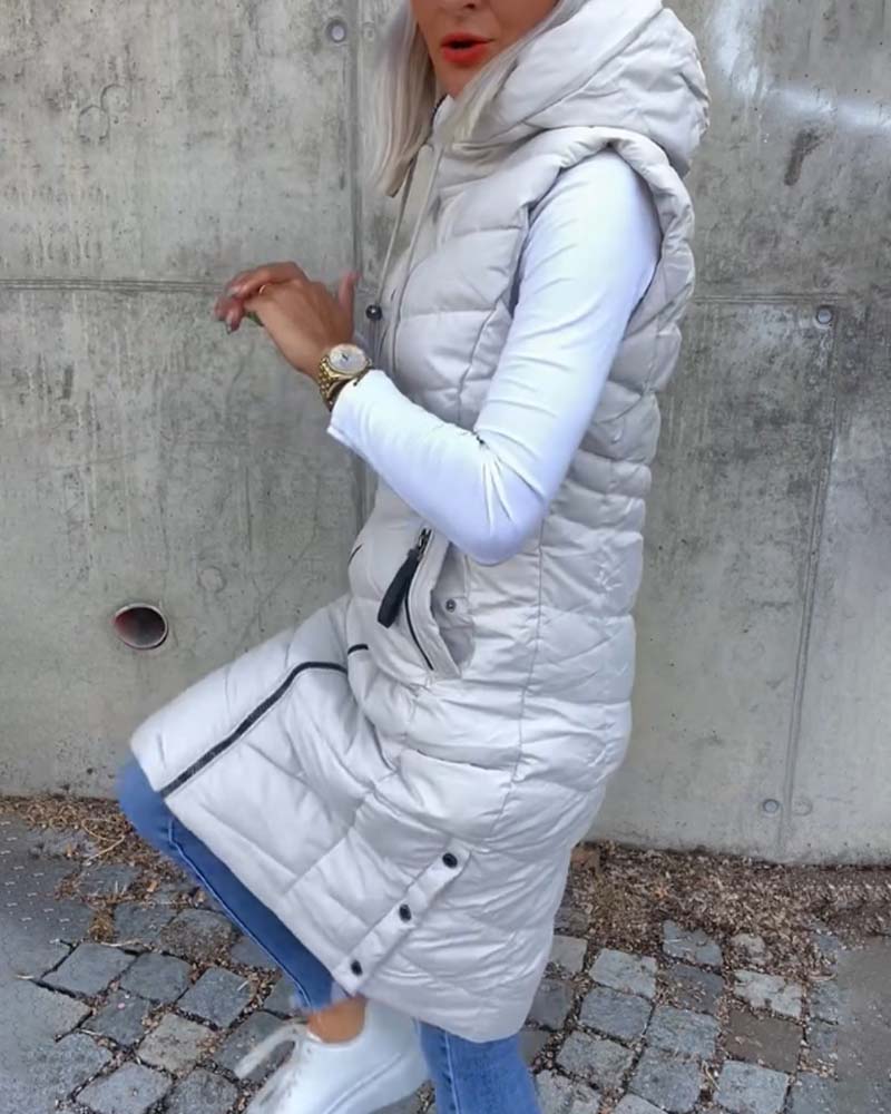 Uformelt polstret jakke med hette og glidelås uten erme