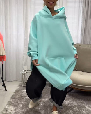 Løse hettegensere med sliss og lange ermer