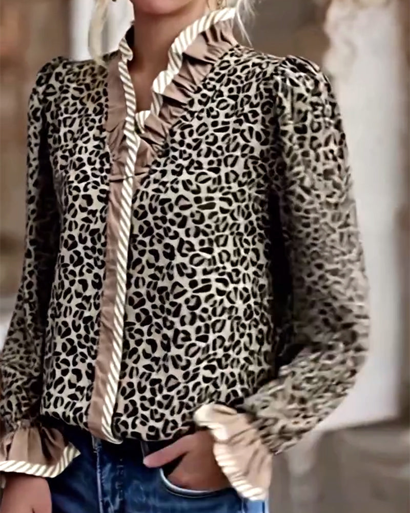 Bluse med avslappet leopardprint og lange ermer
