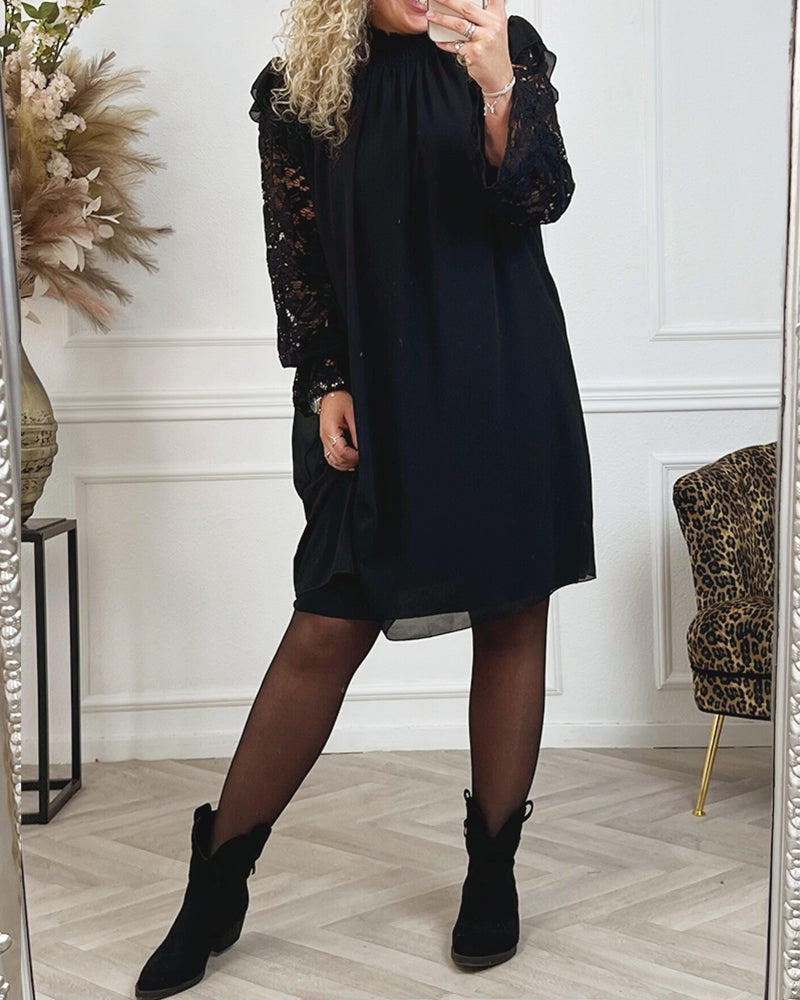 Elegant ermeløs skiftkjole med blonder