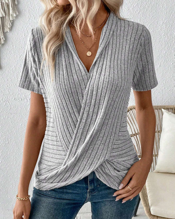Casual bluse med korte ermer og korslagte bånd
