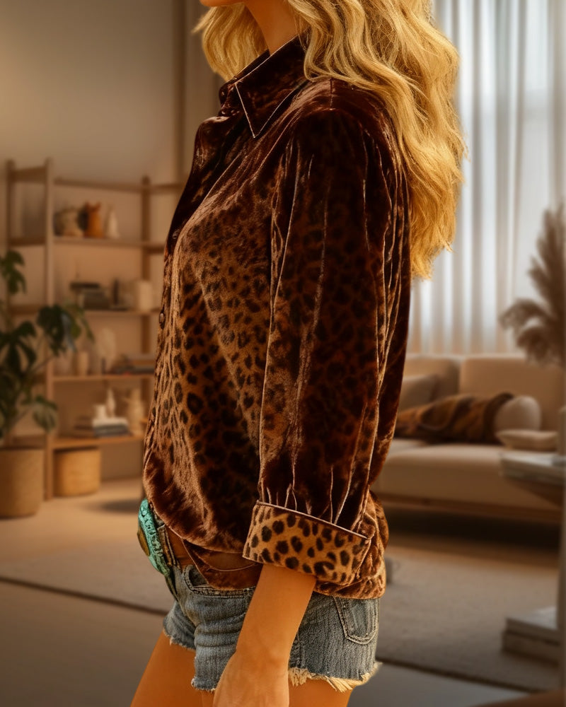Skjorte Med Reverskrage Og Moteriktig Leopardmønster