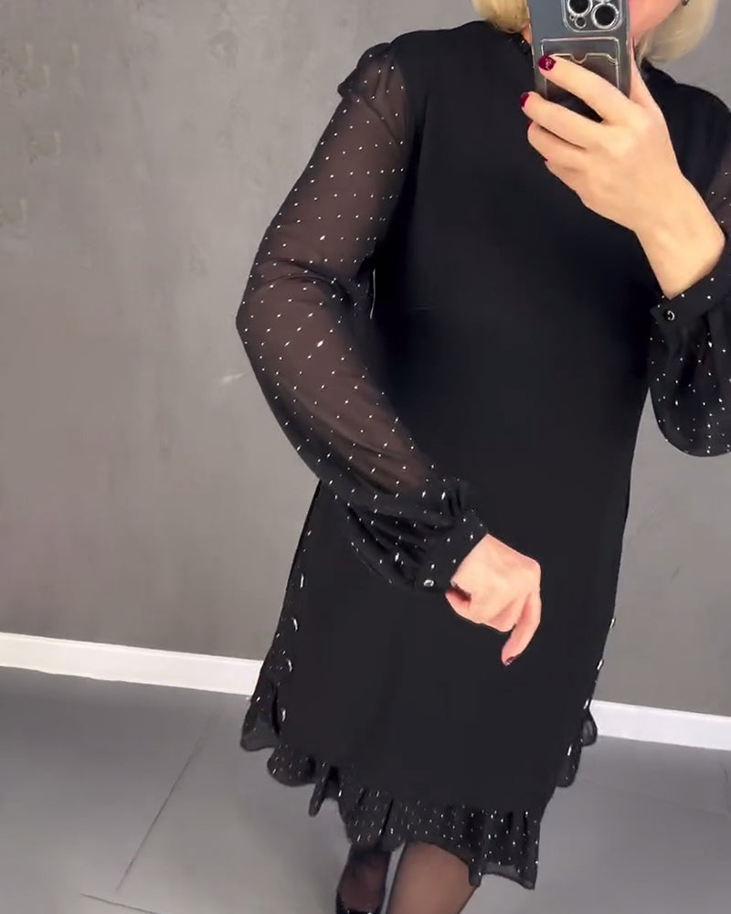 Langermet elegant kjole med prikker