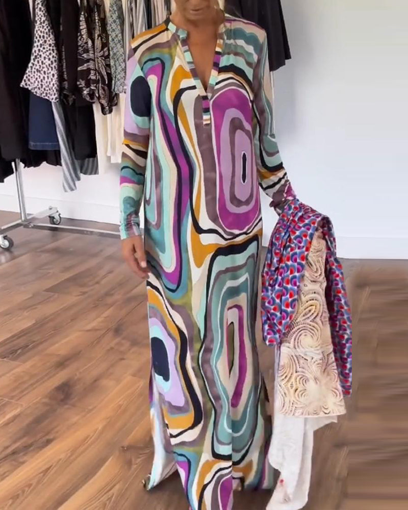 Langsøm kjole med dyp V-trykt