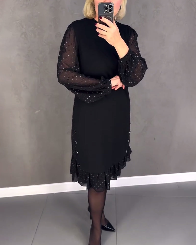 Langermet elegant kjole med prikker
