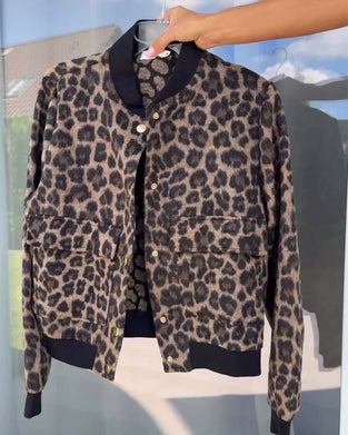 Fasjonabel leopardprint jakke med trykklomme