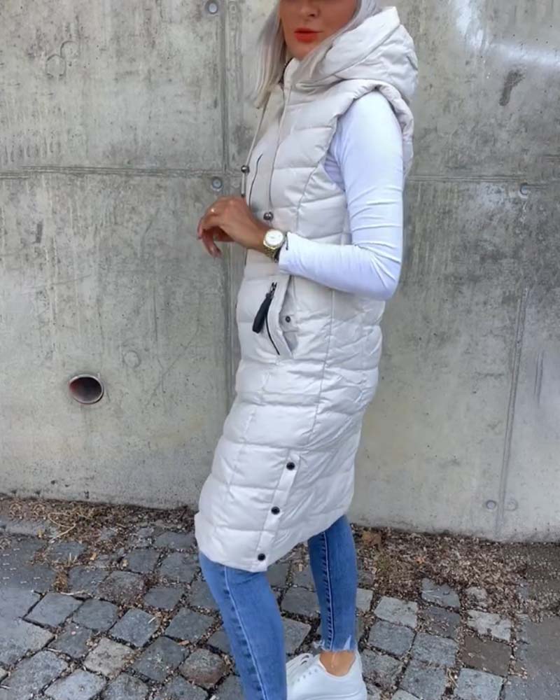 Uformelt polstret jakke med hette og glidelås uten erme