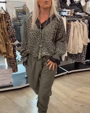 Mote leopardprint bluse med V-hals blonder med patchwork