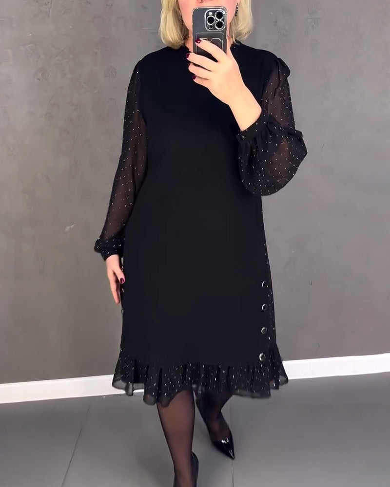 Langermet elegant kjole med prikker