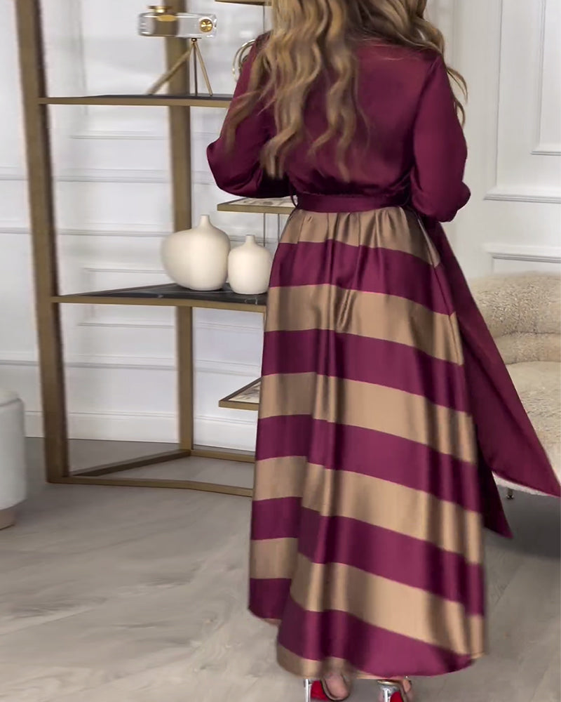 Elegant kjole med striper og jakkeslag