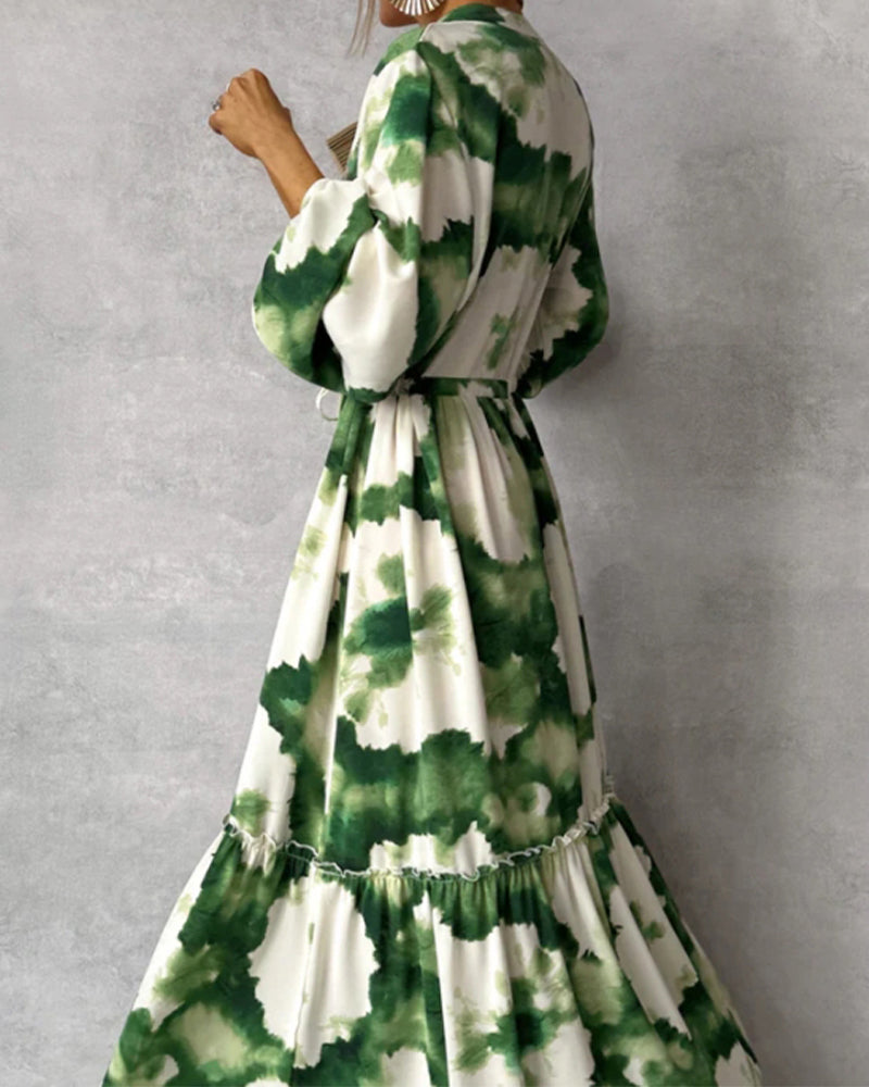 Elegant tie-dye patchwork kjole med ballongermer med snøring