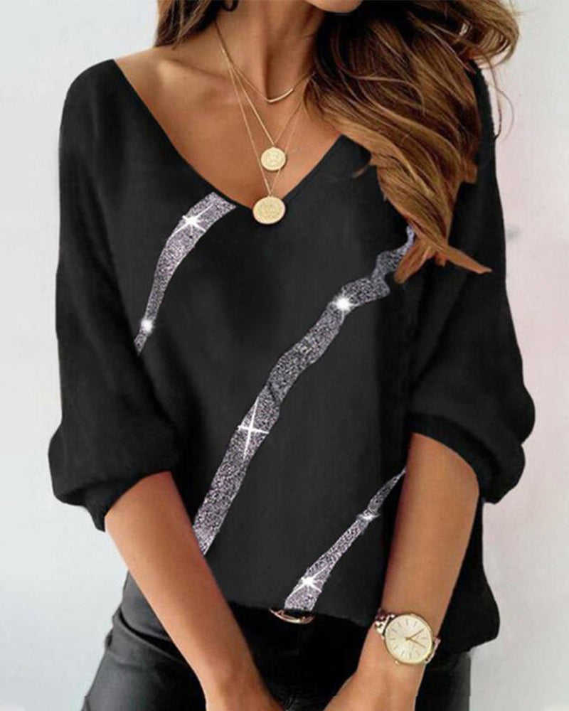 Langermet topp med bokstav- og fjærtrykk