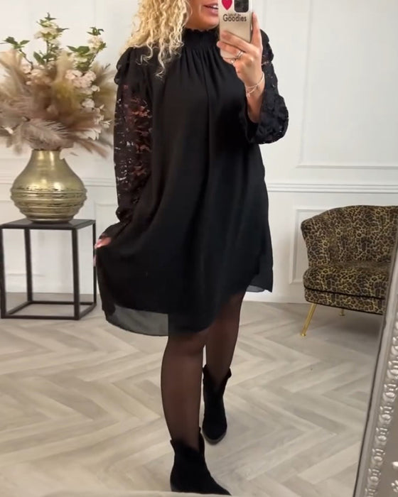 Elegant ermeløs skiftkjole med blonder