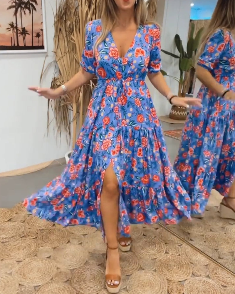 Kjole med rosetrykk og splitt