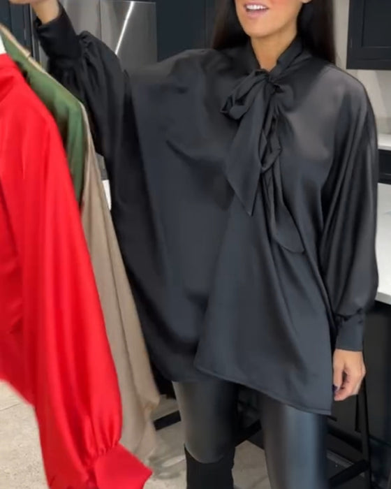 Båndkrage ensfarget og elegant bluse