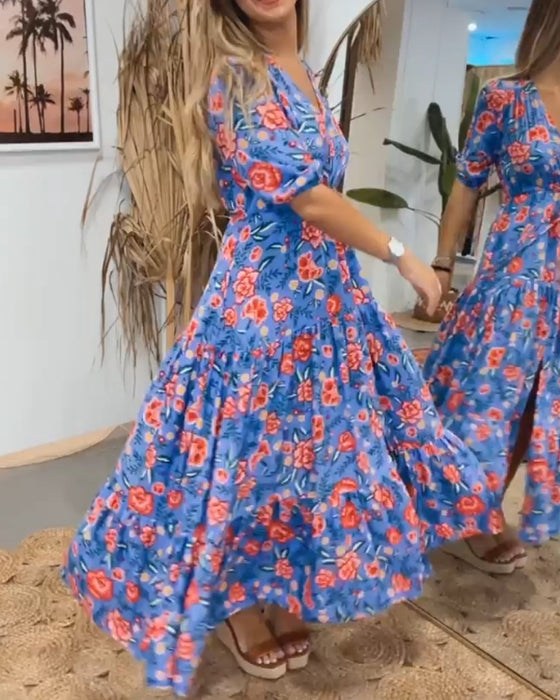 Kjole med rosetrykk og splitt