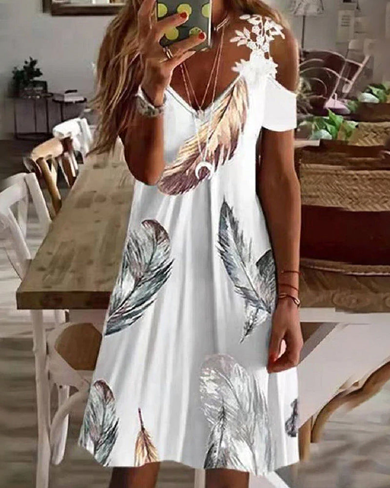 Blomstret strandsolkjole med kalde skuldre