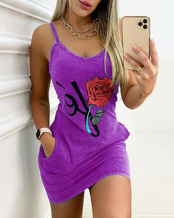 Kjole med rosetrykk og slim slip