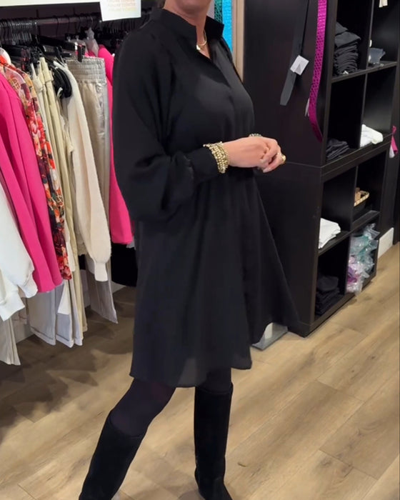 Kjole med V-hals og knelengde