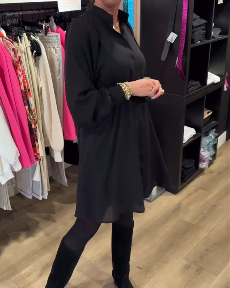 Kjole med V-hals og knelengde