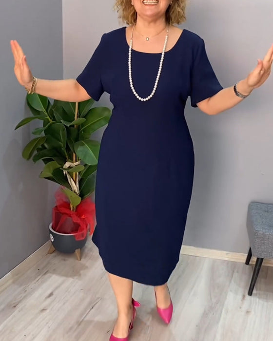 Ensfarget kortermet elegant kjole