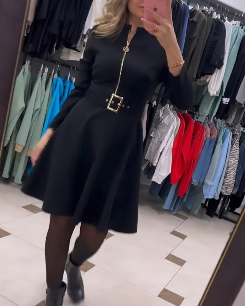 Enkel ensfarget kjole med glidelås