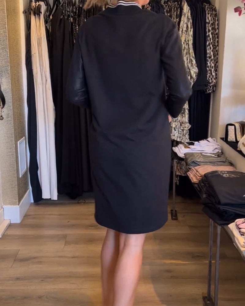 Uformell kjole med bokstavtrykk