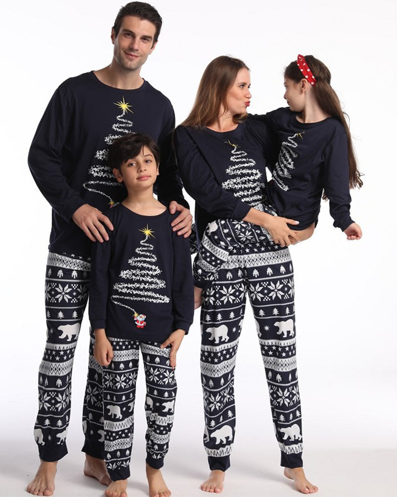 Julefamiliepyjamas med juletre trykt