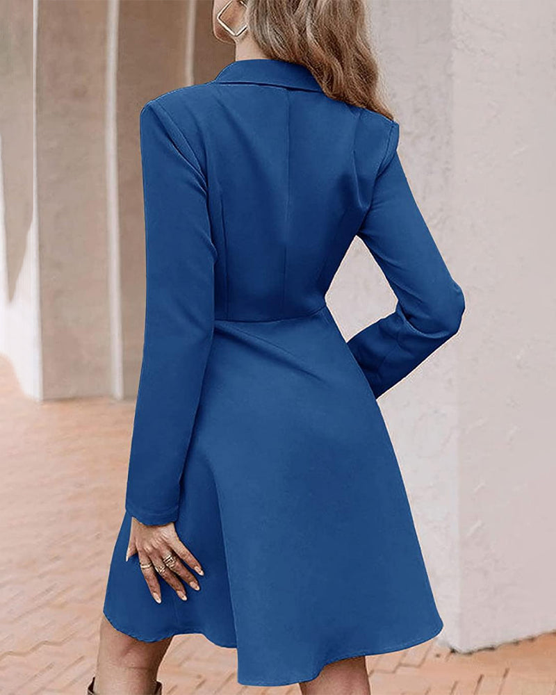 Elegant kjole med knapper