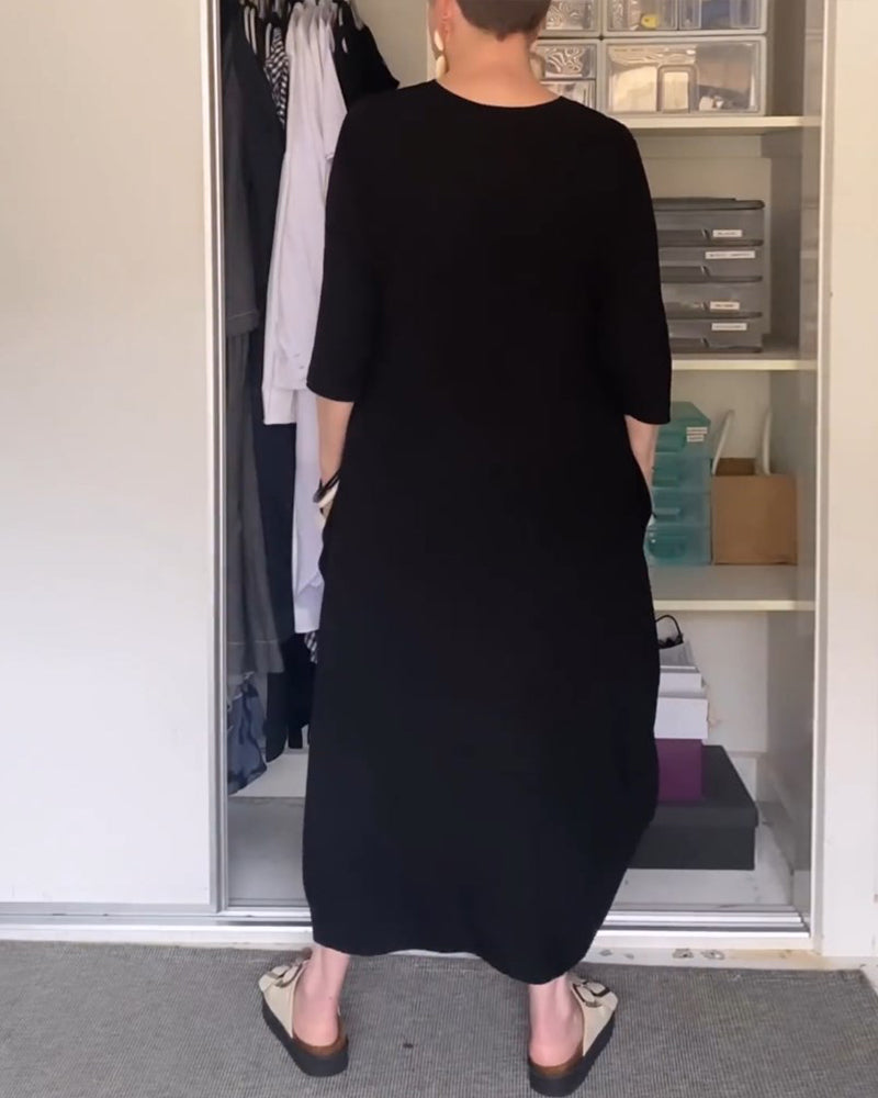 Ensfarget enkel kjole med rund hals