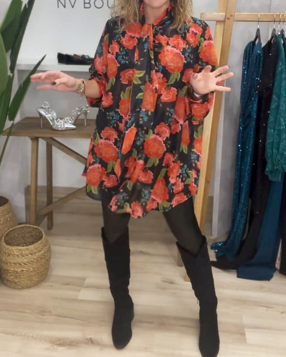 Bluse med blomstermønster og løs passform