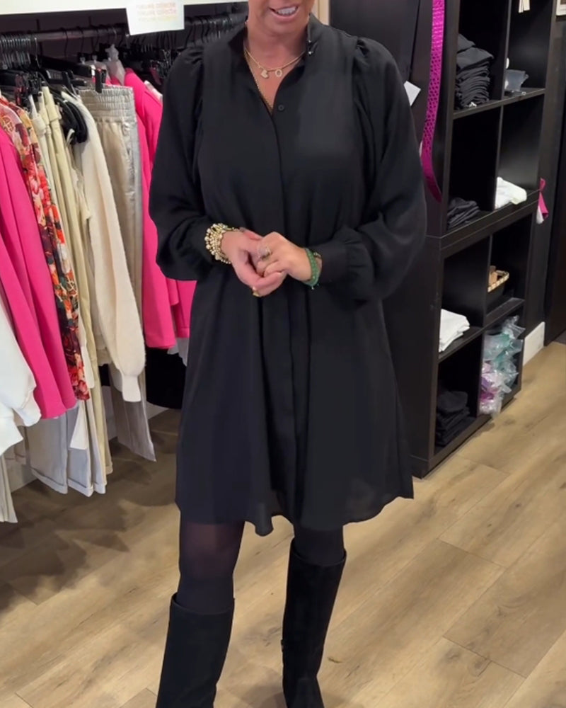 Kjole med V-hals og knelengde