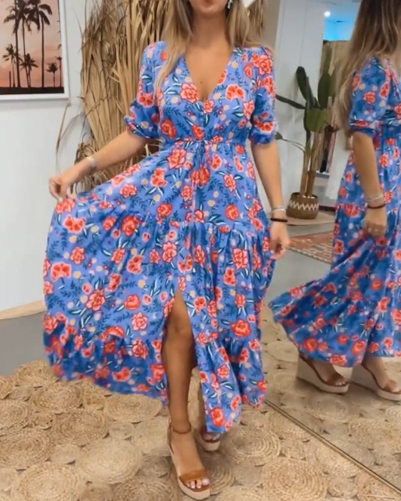 Kjole med rosetrykk og splitt